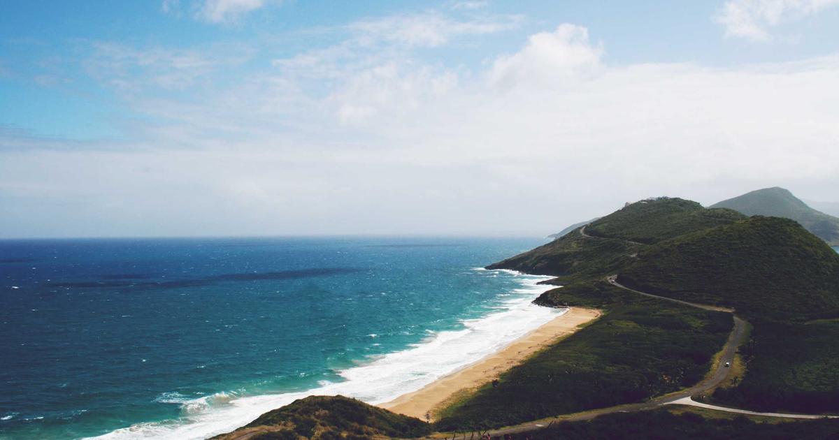 HOT Player channel list displayed on a television screen