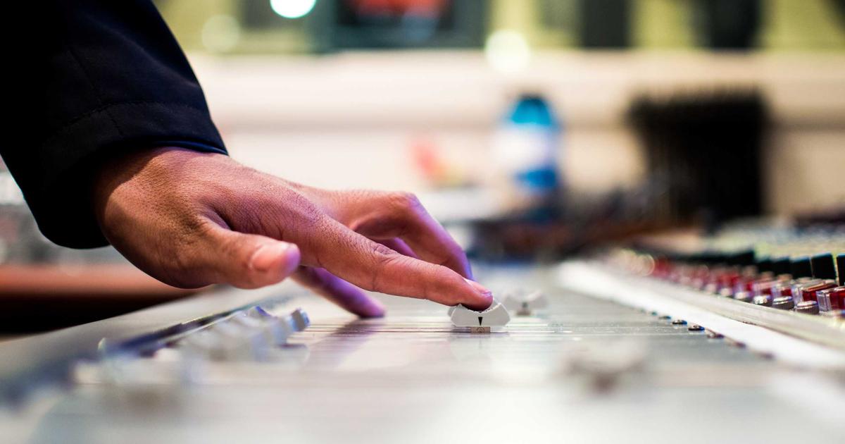 IBOSS IPTV interface showing Dutch TV channels on a television in a Dutch home