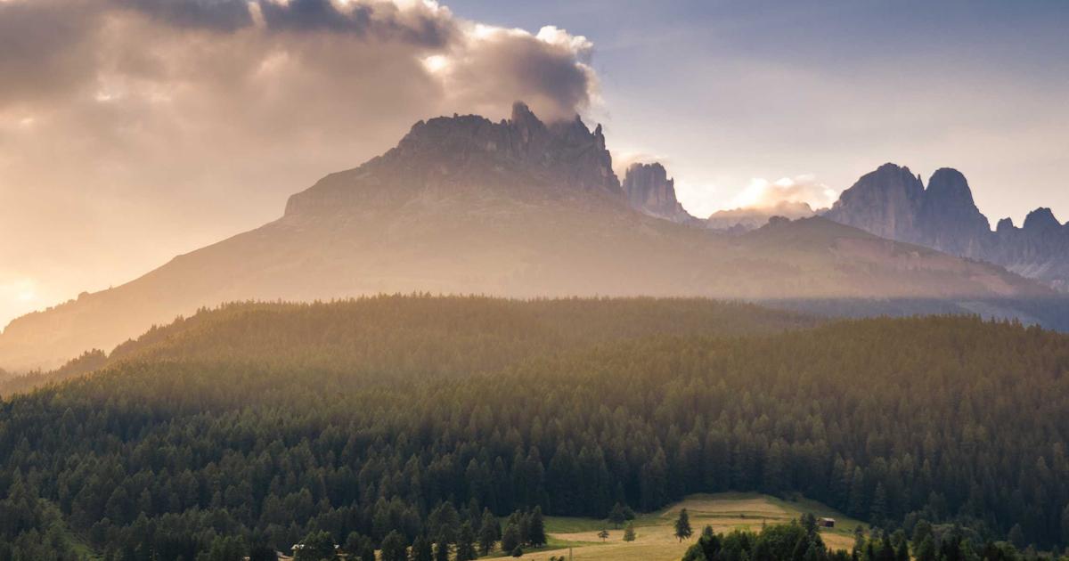 MAC TV Player interface on a device with a Swiss flag and VPN shield icon